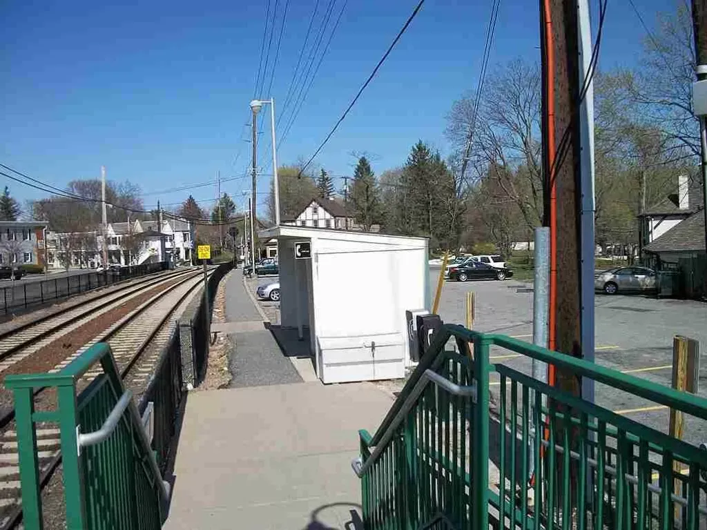 Locust Valley Station